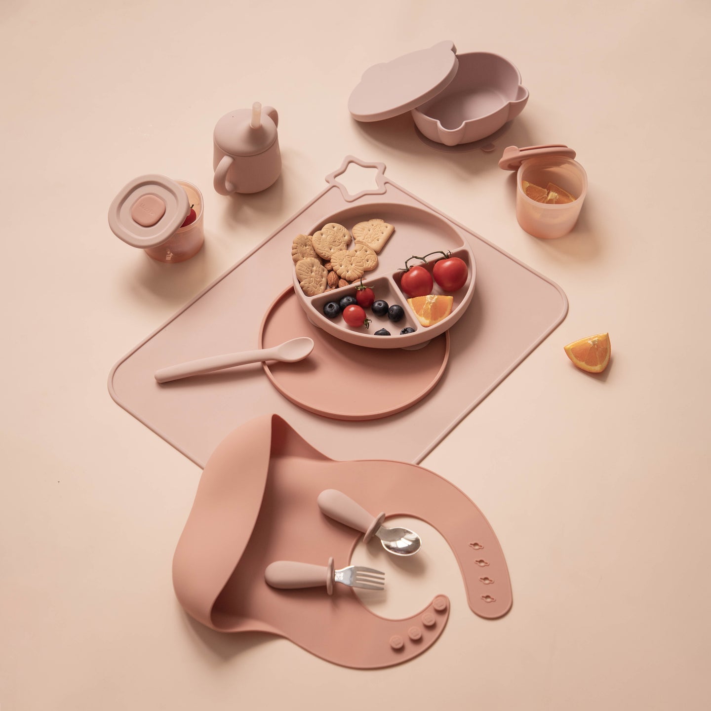 Safe & Stylish Silicone Feeding Set